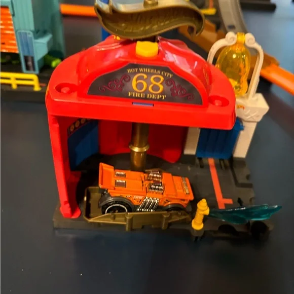 Hot Wheels City Ultimate Garage Accessory Sets - Picture 5 of 11